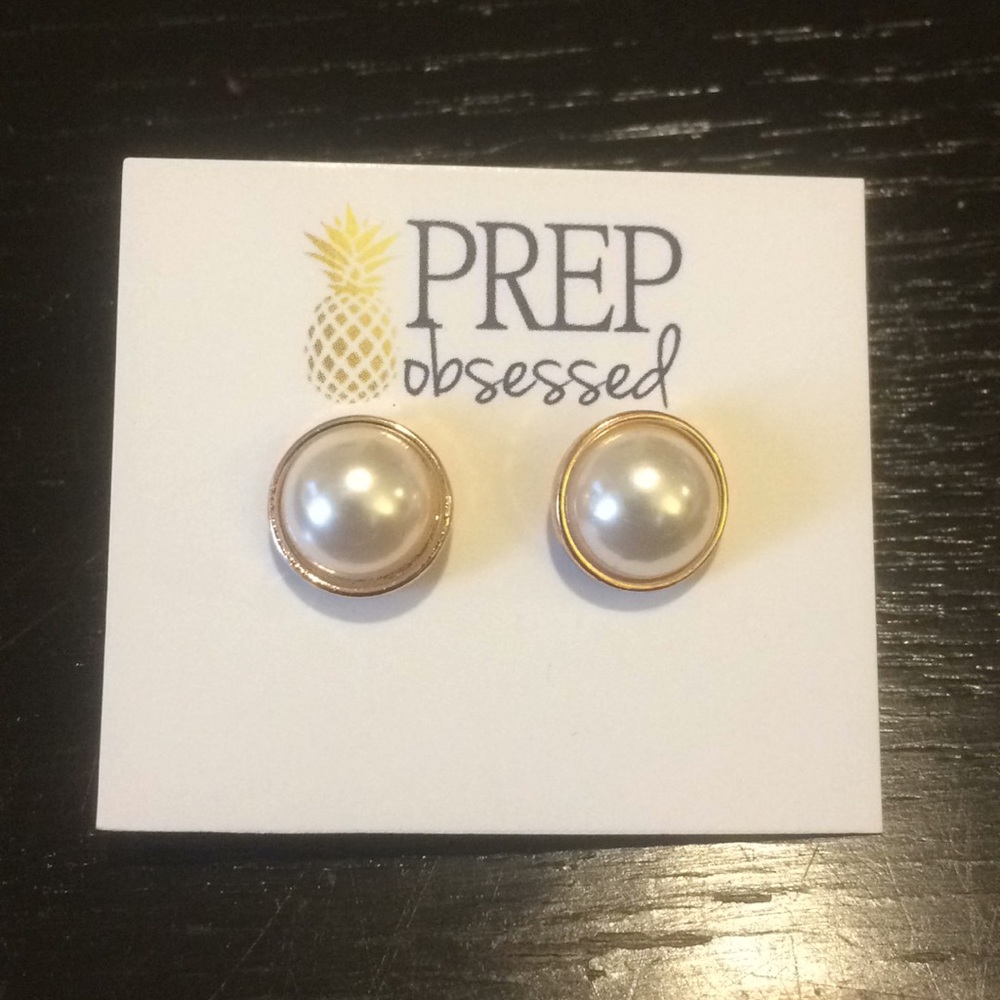 Prep obsessed faux pearl earrings.